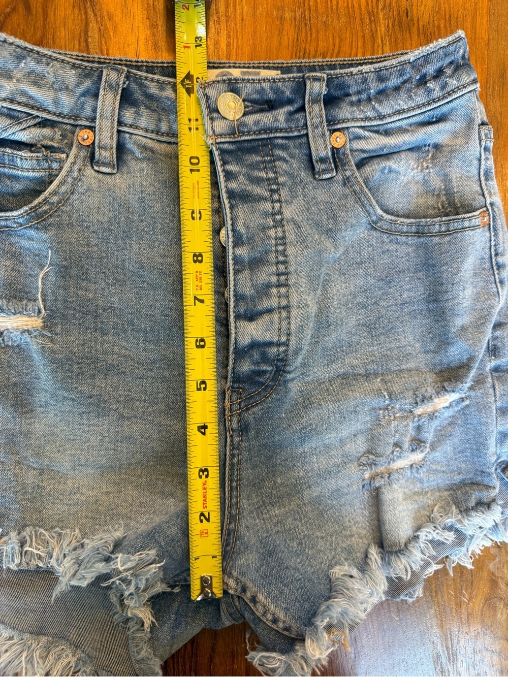 We The Free Curvy High-Waist Distressed Denim Shorts - Light Blue Size 27 - Picture 6 of 8